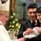 “A família pode ser uma escola de comunicação feita de bênção”, diz o papa